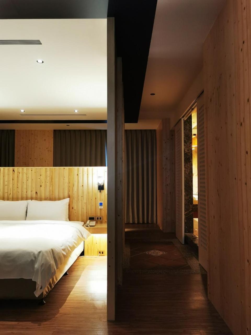 Seasons Boutique Motel Гаосюн Экстерьер фото