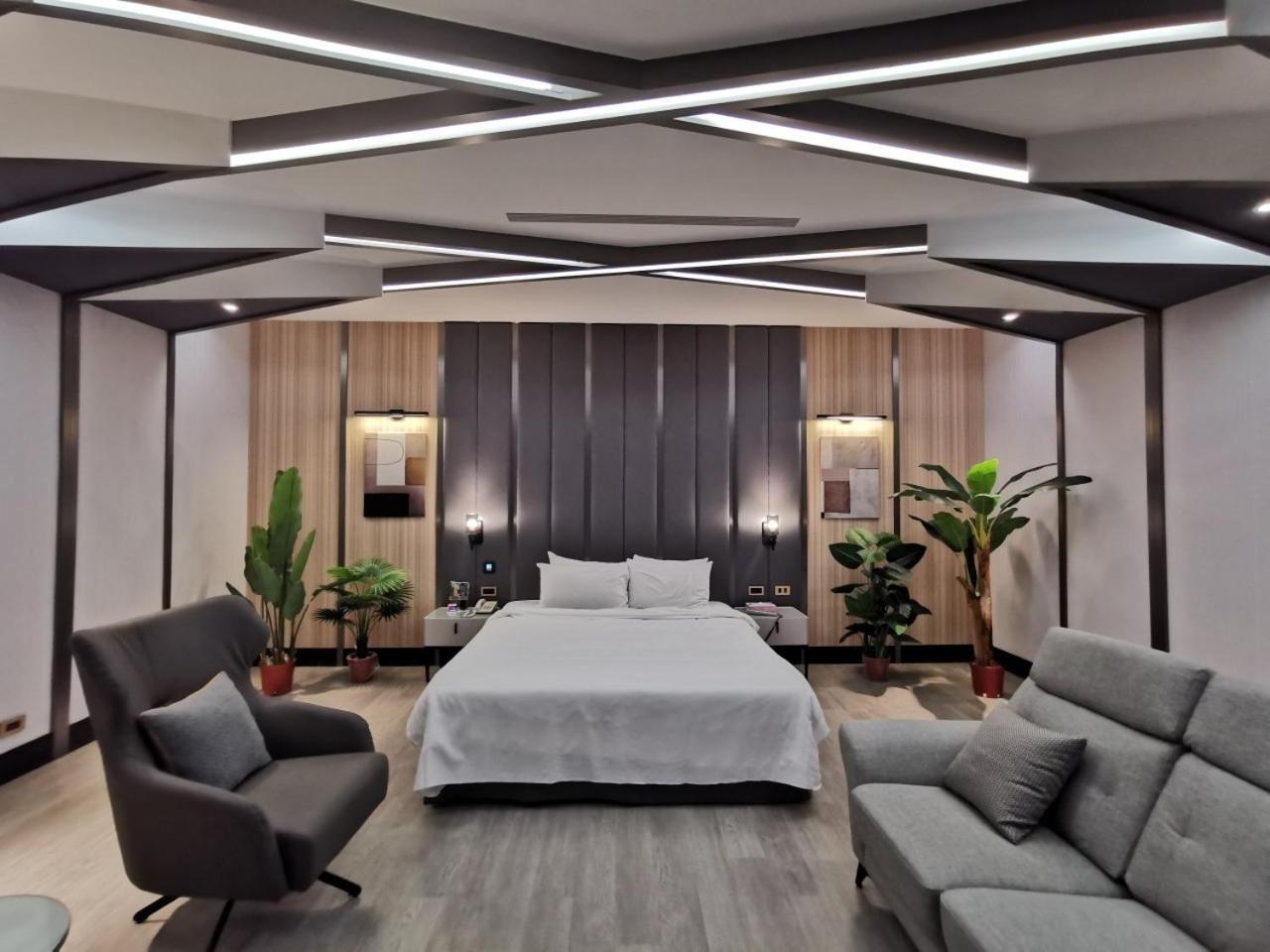 Seasons Boutique Motel Гаосюн Экстерьер фото