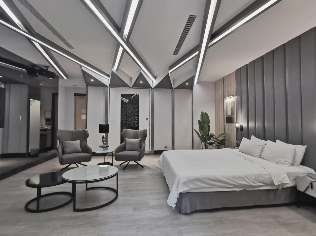 Seasons Boutique Motel Гаосюн Экстерьер фото