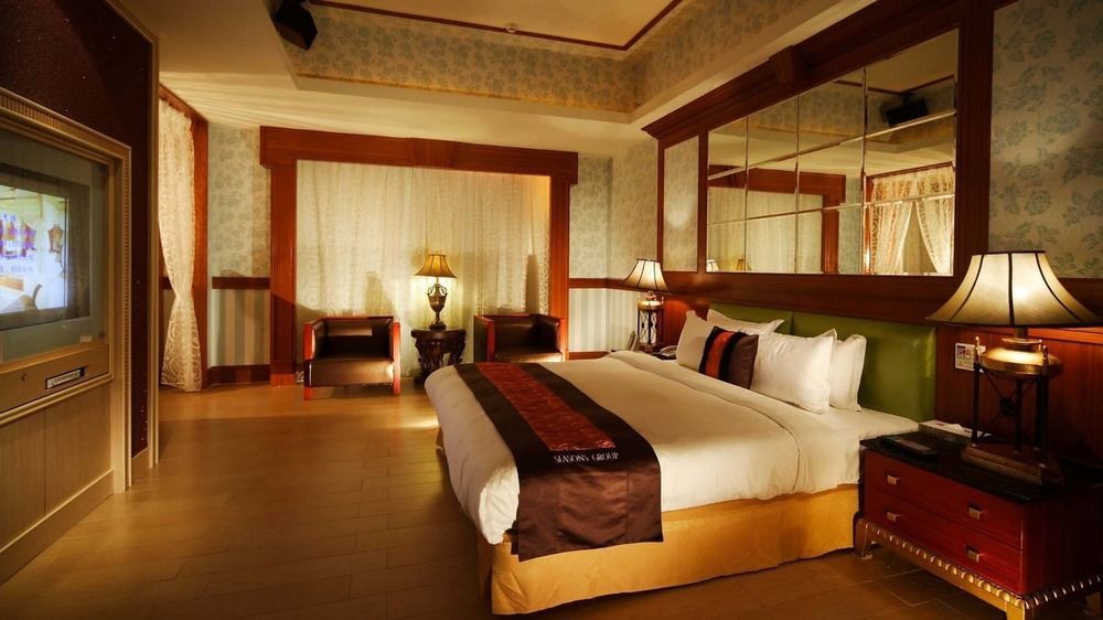 Seasons Boutique Motel Гаосюн Экстерьер фото