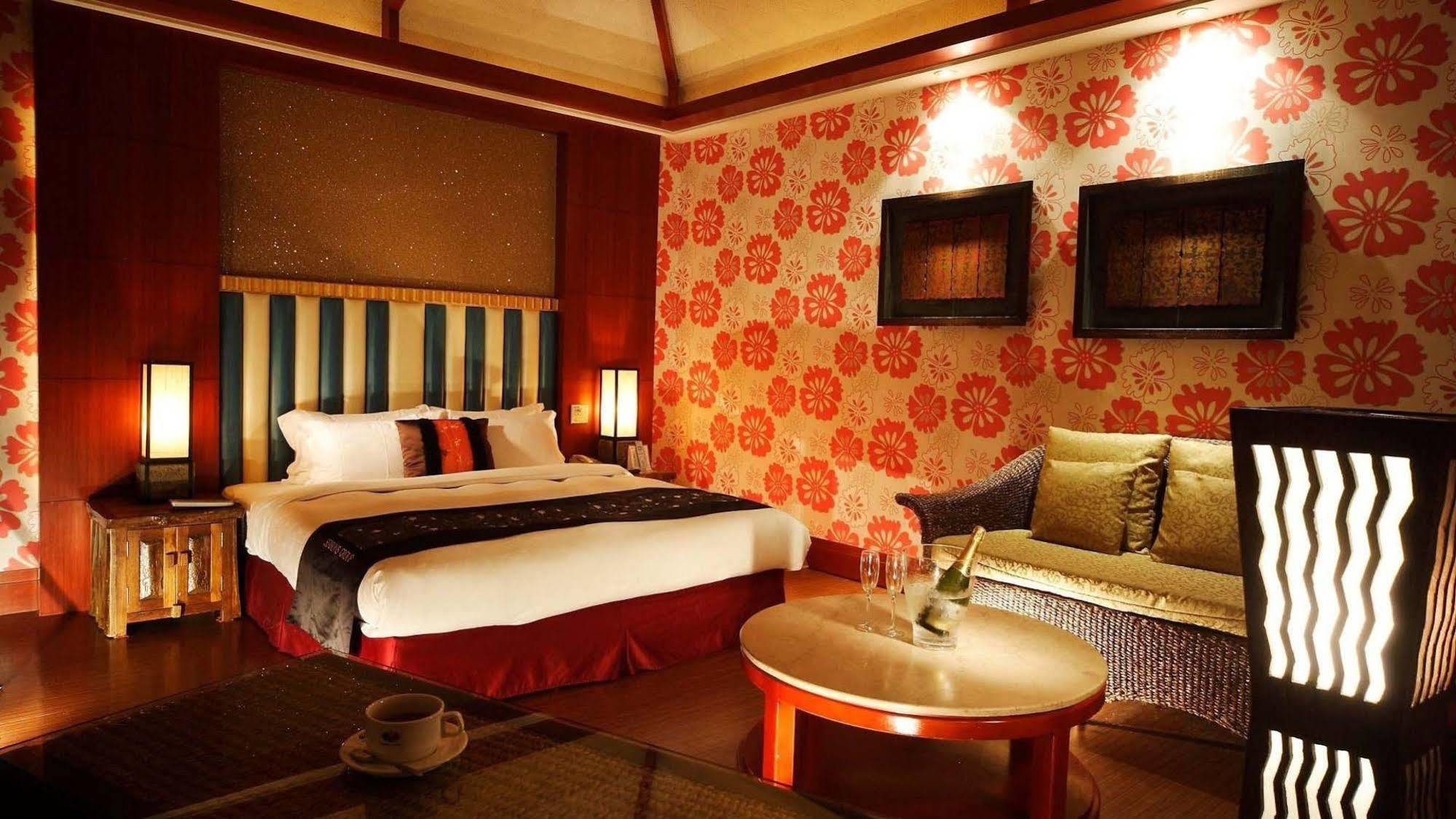 Seasons Boutique Motel Гаосюн Экстерьер фото