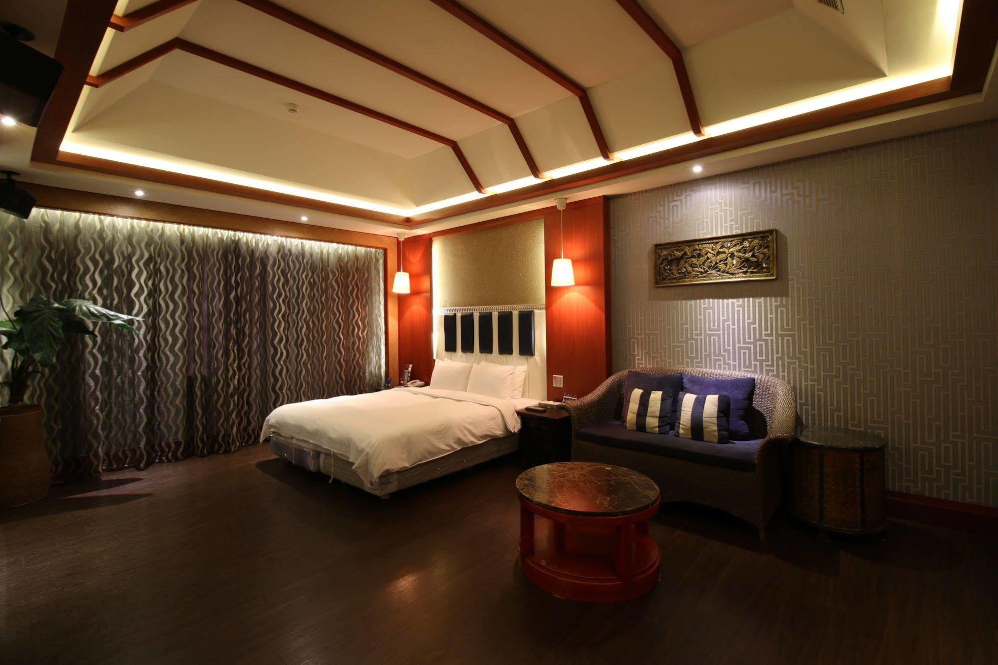 Seasons Boutique Motel Гаосюн Экстерьер фото