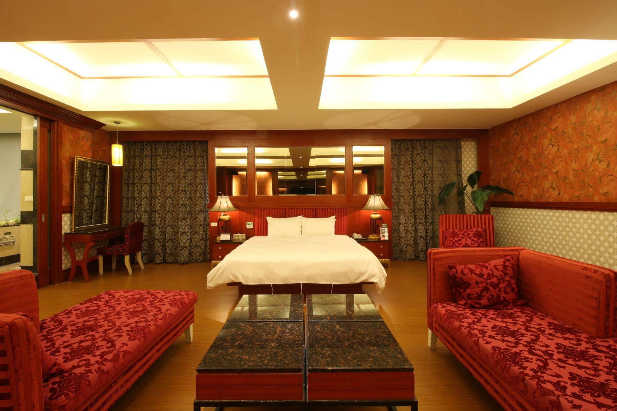 Seasons Boutique Motel Гаосюн Экстерьер фото