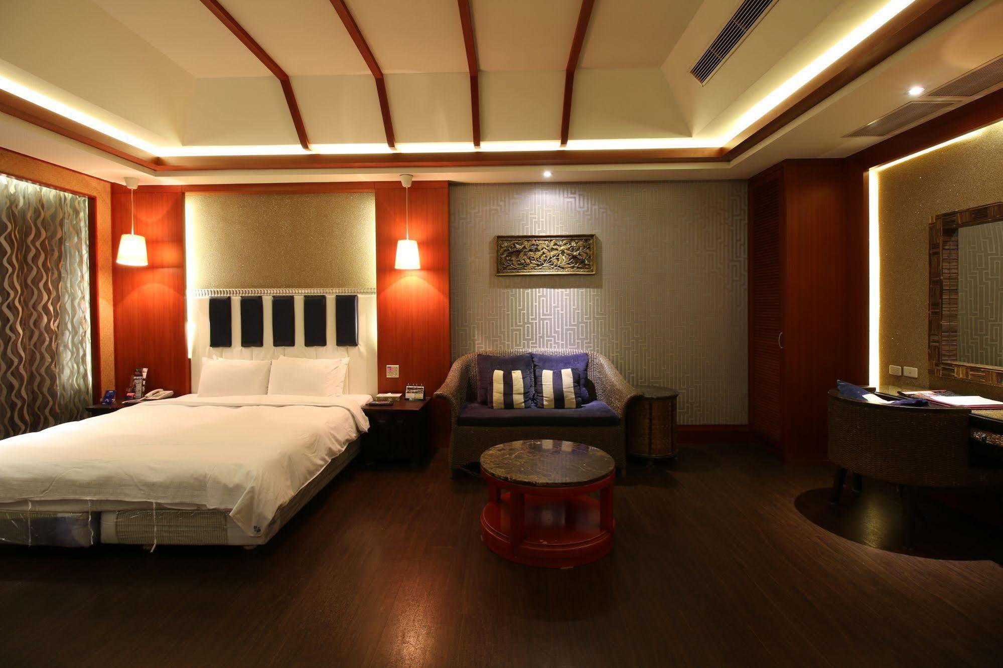 Seasons Boutique Motel Гаосюн Экстерьер фото
